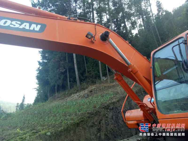 湖北出售转让二手10000小时2010年斗山DH220挖掘机