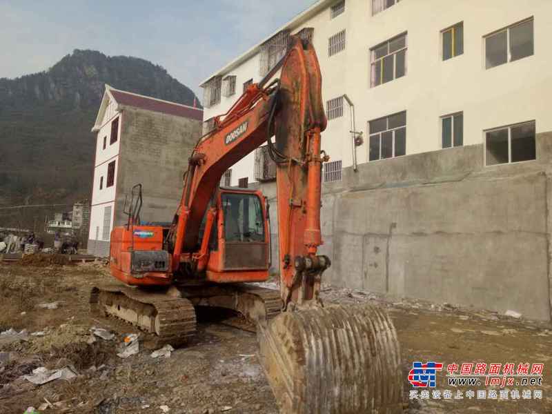 湖北出售转让二手3000小时2014年斗山DX150LC挖掘机