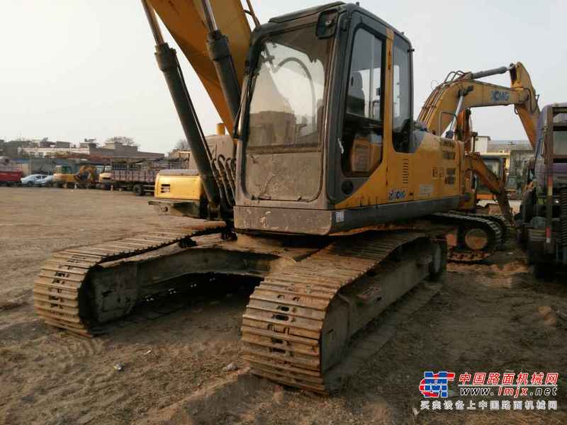 陕西出售转让二手4000小时2012年徐工XE235C挖掘机