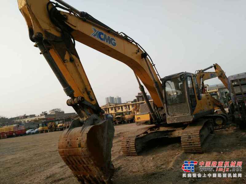 陕西出售转让二手4000小时2012年徐工XE235C挖掘机