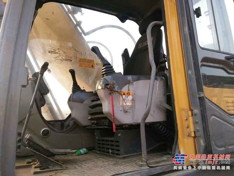 陕西出售转让二手4000小时2012年徐工XE235C挖掘机