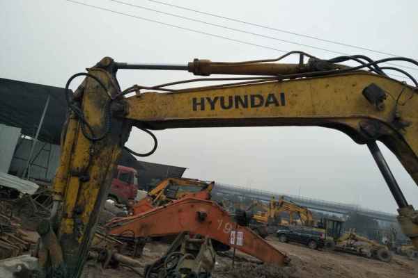 重庆出售转让二手5700小时2012年现代R60挖掘机