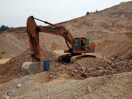 贵州出售转让二手23000小时2005年斗山DH220LC挖掘机