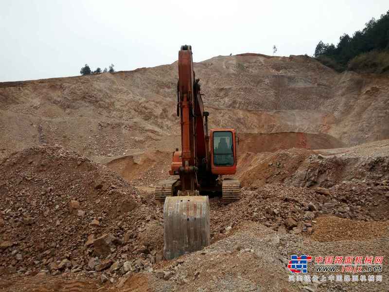 贵州出售转让二手23000小时2005年斗山DH220LC挖掘机