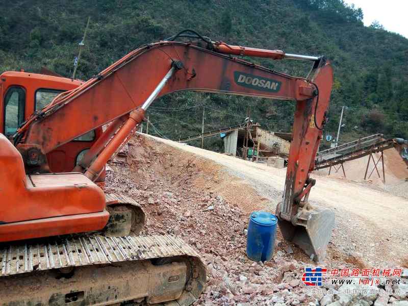 贵州出售转让二手23000小时2005年斗山DH220LC挖掘机