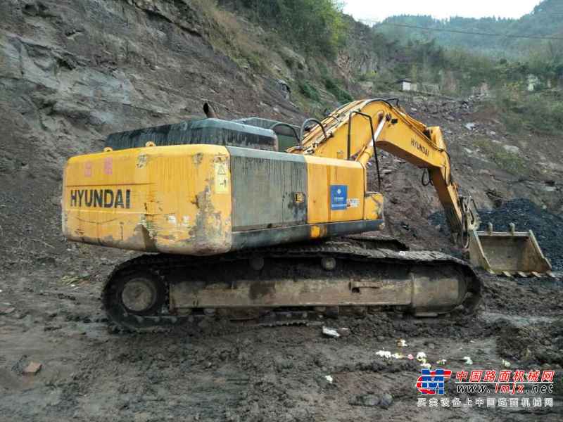重庆出售转让二手12000小时2008年现代R335挖掘机