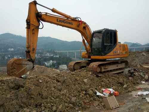 贵州出售转让二手4500小时2011年柳工CLG915D挖掘机