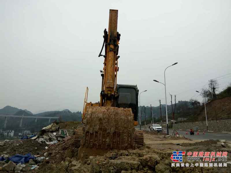 贵州出售转让二手4500小时2011年柳工CLG915D挖掘机