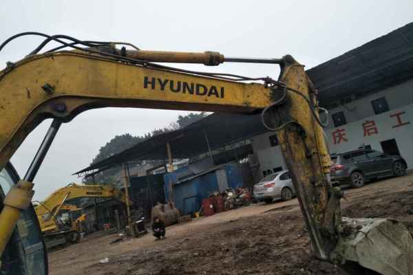 重庆出售转让二手5681小时2012年现代R80挖掘机
