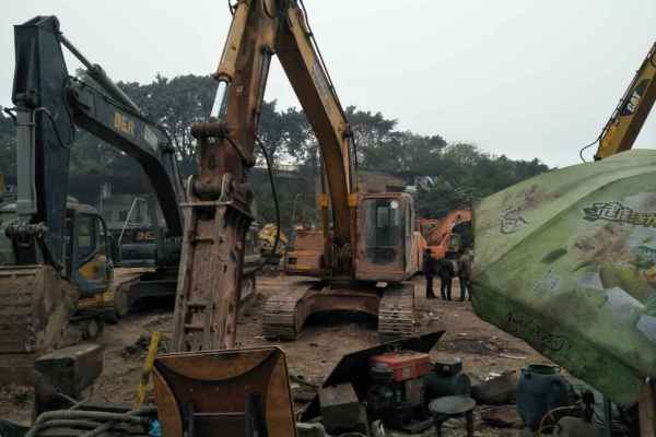 重庆出售转让二手11000小时2010年山重建机924C挖掘机