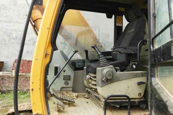 湖南出售转让二手8000小时2010年现代R215挖掘机
