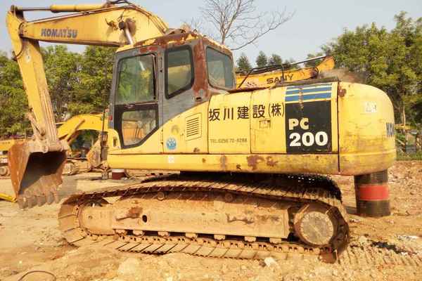 广东出售转让二手10600小时2004年小松PC200挖掘机