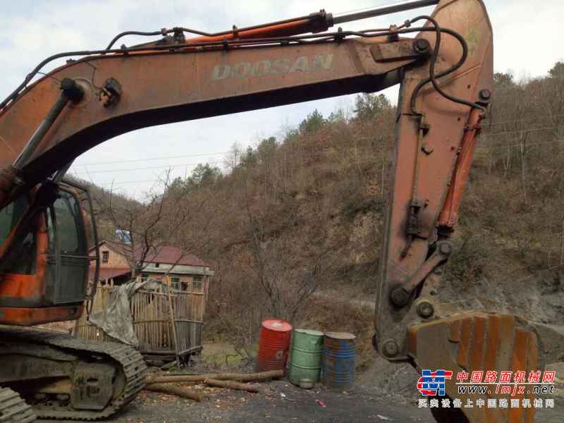 陕西出售转让二手8000小时2009年斗山DX225LC挖掘机