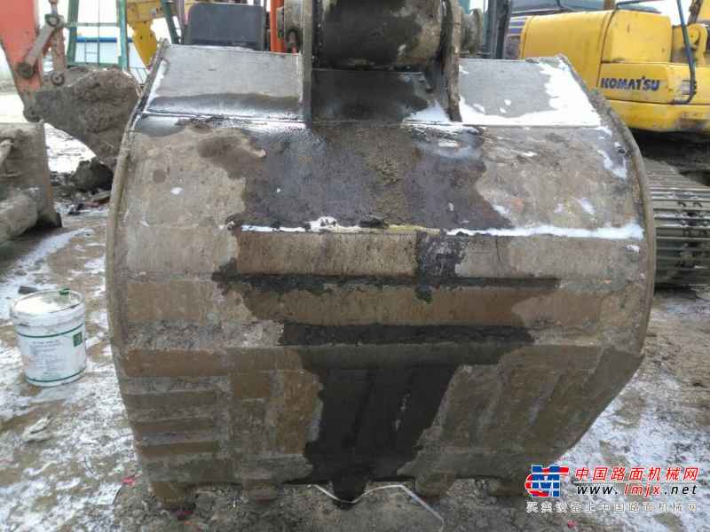 黑龙江出售转让二手16000小时2007年日立ZX200挖掘机