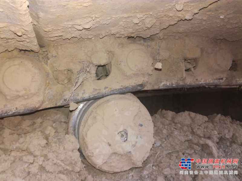 河南出售转让二手6000小时2012年现代R225LC挖掘机