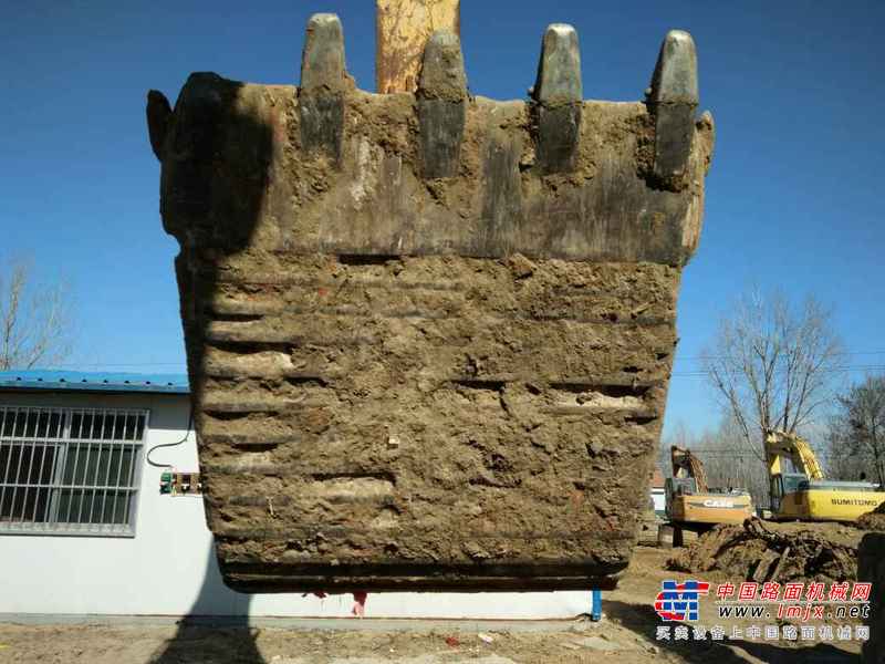 山东出售转让二手7000小时2011年现代R265LC挖掘机