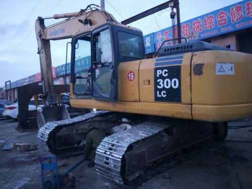 黑龙江出售转让二手13500小时2006年小松PC220挖掘机