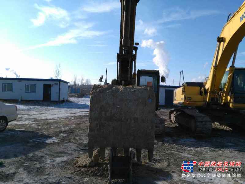 黑龙江出售转让二手13000小时2006年卡特彼勒320C挖掘机