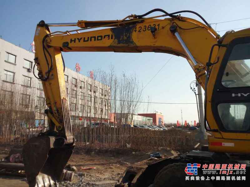 河北出售转让二手10000小时2005年现代轮挖R200W挖掘机