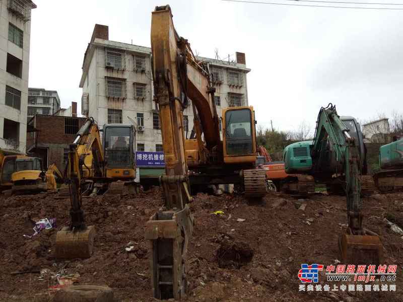 江西出售转让二手12000小时2009年现代R215挖掘机