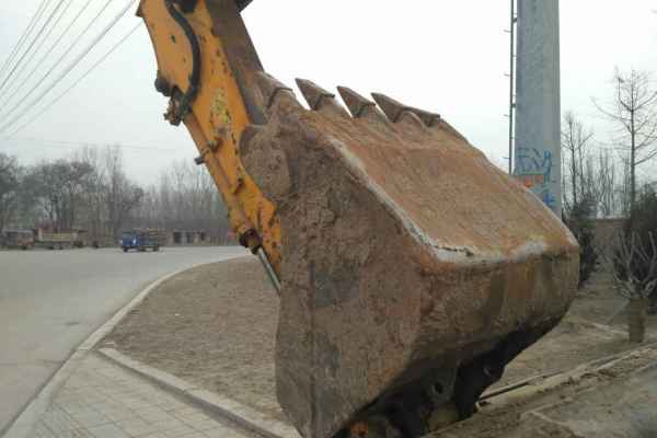 山东出售转让二手4000小时2012年龙工LG6085挖掘机