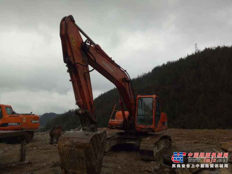 湖北出售转让二手15000小时2006年斗山DH220挖掘机