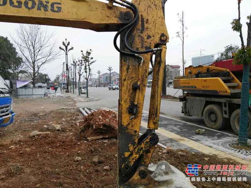 湖南出售转让二手7000小时2013年柳工CLG906C挖掘机