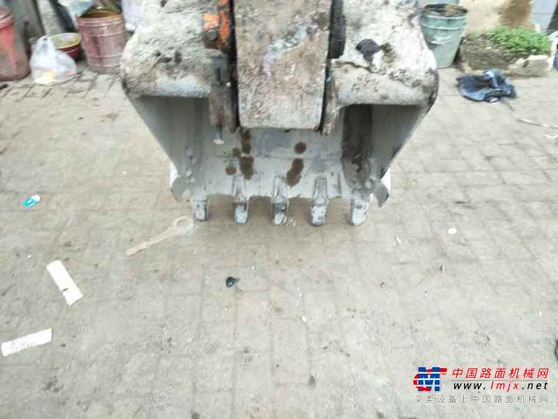 重庆出售转让二手3000小时2015年新源机械轮挖65W挖掘机