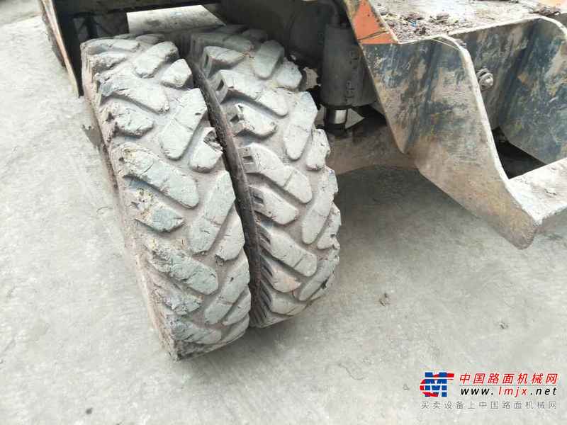 重庆出售转让二手8600小时2011年新源机械轮挖XY90挖掘机