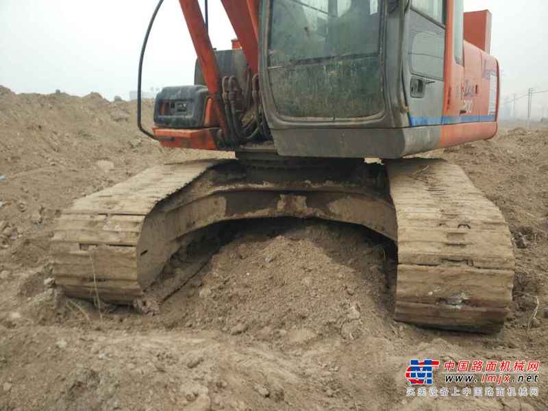 山东出售转让二手13000小时2005年日立ZX200挖掘机