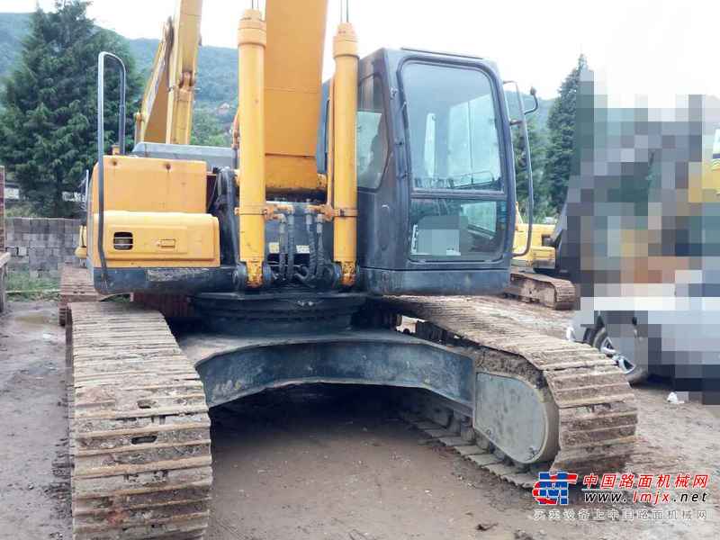 云南出售转让二手8000小时2010年现代R335LC挖掘机