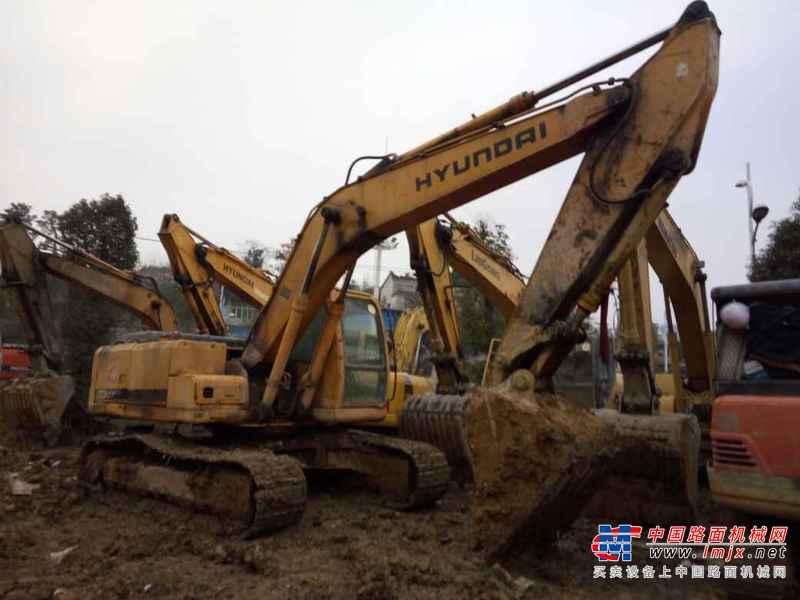 贵州出售转让二手9436小时2010年现代R225LC挖掘机