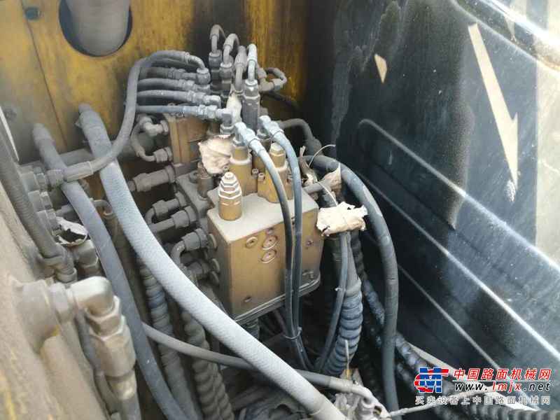 河南出售转让二手7800小时2010年现代R80挖掘机