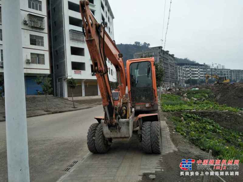 重庆出售转让二手3200小时2014年新源机械XY80挖掘机