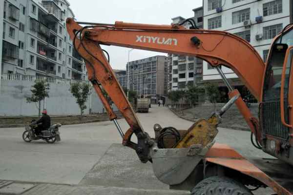 重庆出售转让二手3200小时2014年新源机械XY80挖掘机
