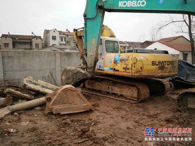 湖北出售转让二手13000小时2005年住友SH200A3挖掘机