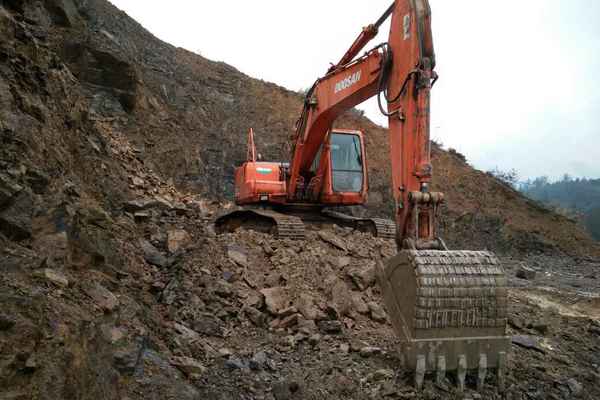 湖北出售转让二手13000小时2008年斗山DH220LC挖掘机
