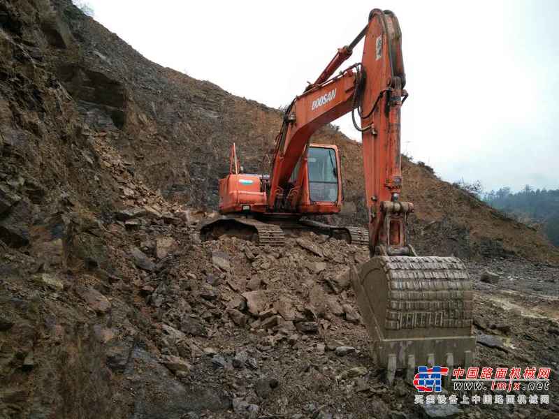 湖北出售转让二手13000小时2008年斗山DH220LC挖掘机