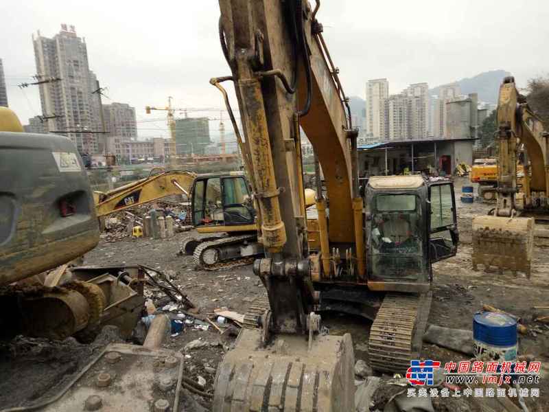 贵州出售转让二手13586小时2005年卡特彼勒320C挖掘机