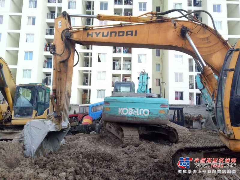 云南出售转让二手4728小时2007年现代R215挖掘机