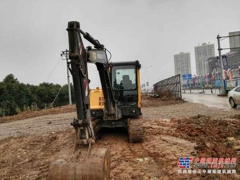 湖南出售转让二手1300小时2015年沃尔沃EC55B挖掘机