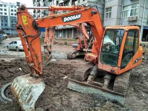 重庆出售转让二手7800小时2011年斗山DH60挖掘机