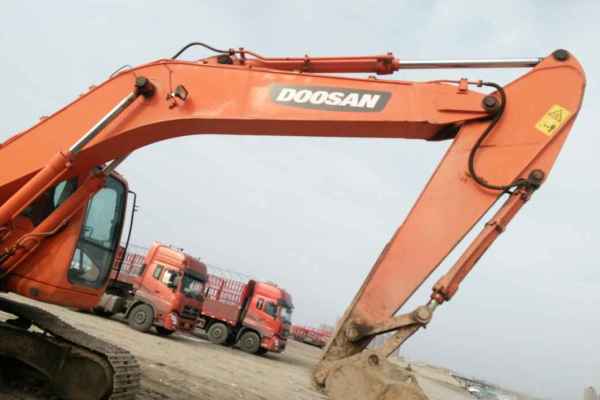 陕西出售转让二手9000小时2009年斗山DH220LC挖掘机