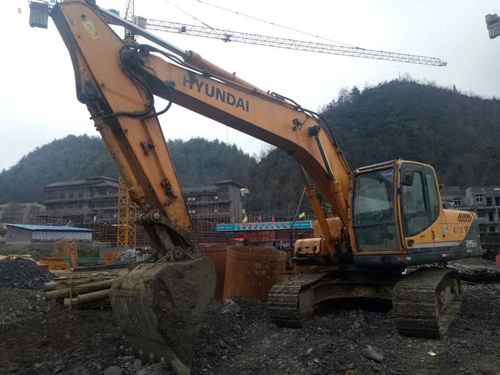贵州出售转让二手7600小时2012年现代R215挖掘机