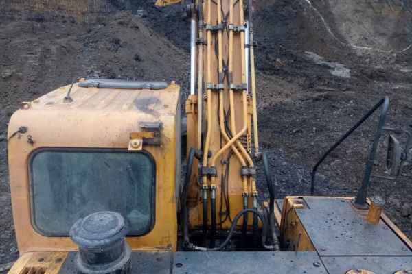 贵州出售转让二手7600小时2012年现代R215挖掘机