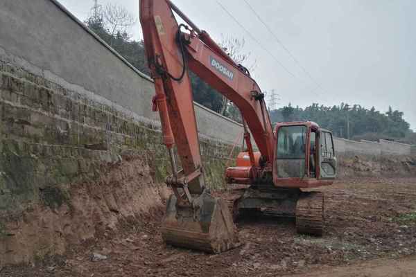 四川出售转让二手8000小时2011年斗山DH215挖掘机