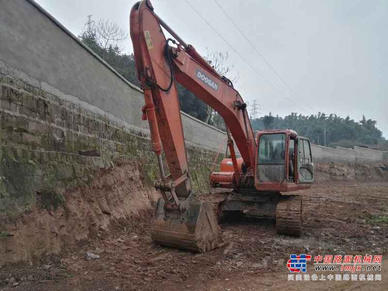 四川出售转让二手8000小时2011年斗山DH215挖掘机
