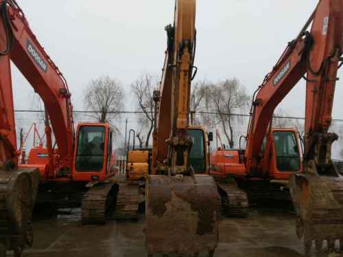 陕西出售转让二手7000小时2010年现代R225挖掘机