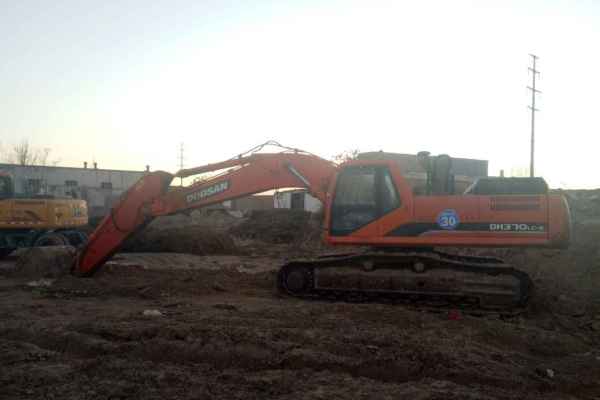 宁夏出售转让二手8900小时2011年斗山DH370LC挖掘机