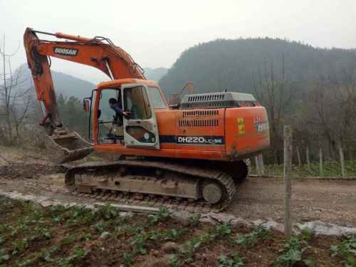 湖北出售转让二手5000小时2010年斗山DH220挖掘机